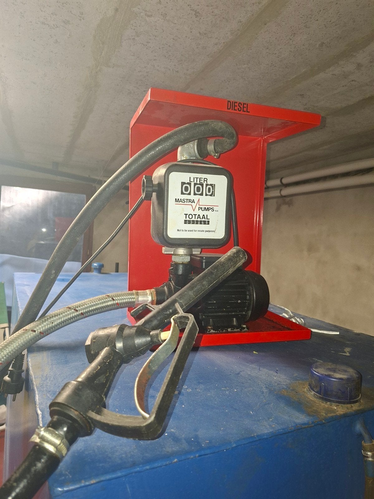 Dieseltank 1300 liter met pomp, teller, slang en pistool, Ophalen