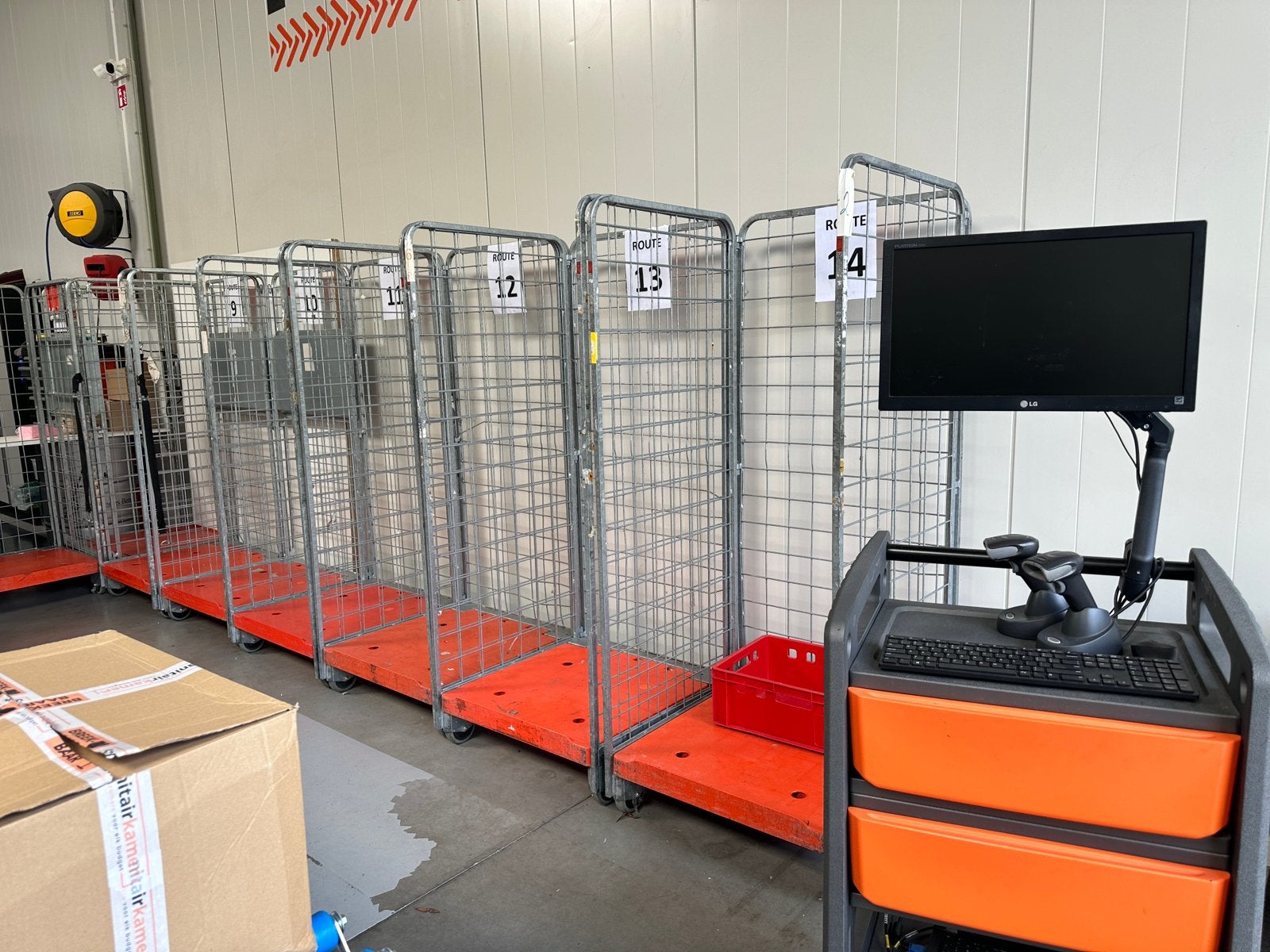 30 cages à roulettes pliables PostNL, 70 €/pièce, Enlèvement