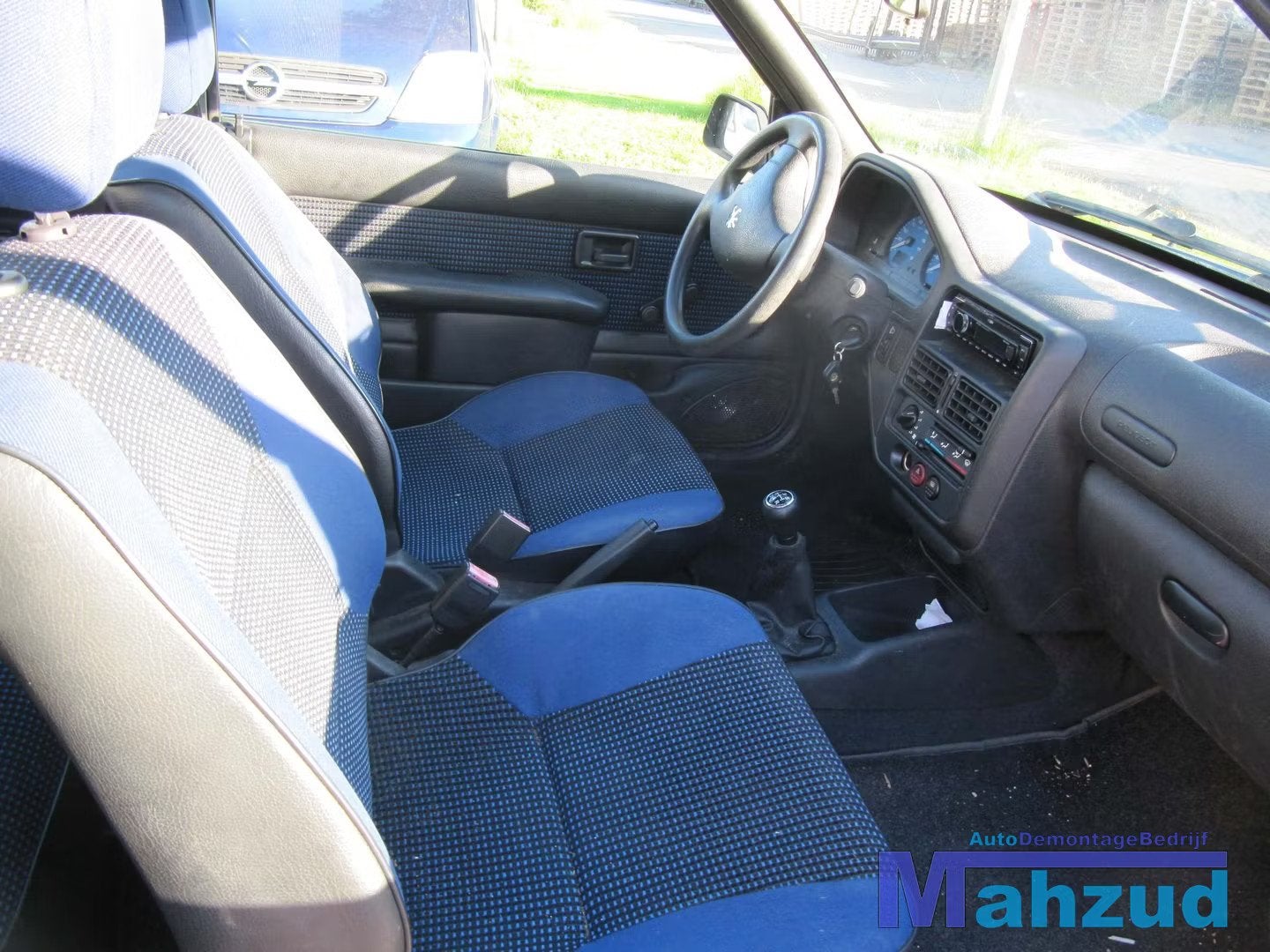 PEUGEOT 106 BLAUW INTERIEUR 3 DEURS COMPLEET, Taurusavenue 1
2132 LS  Hoofddorp, NL, Contact.group@renault.com, Stellantis N.V.