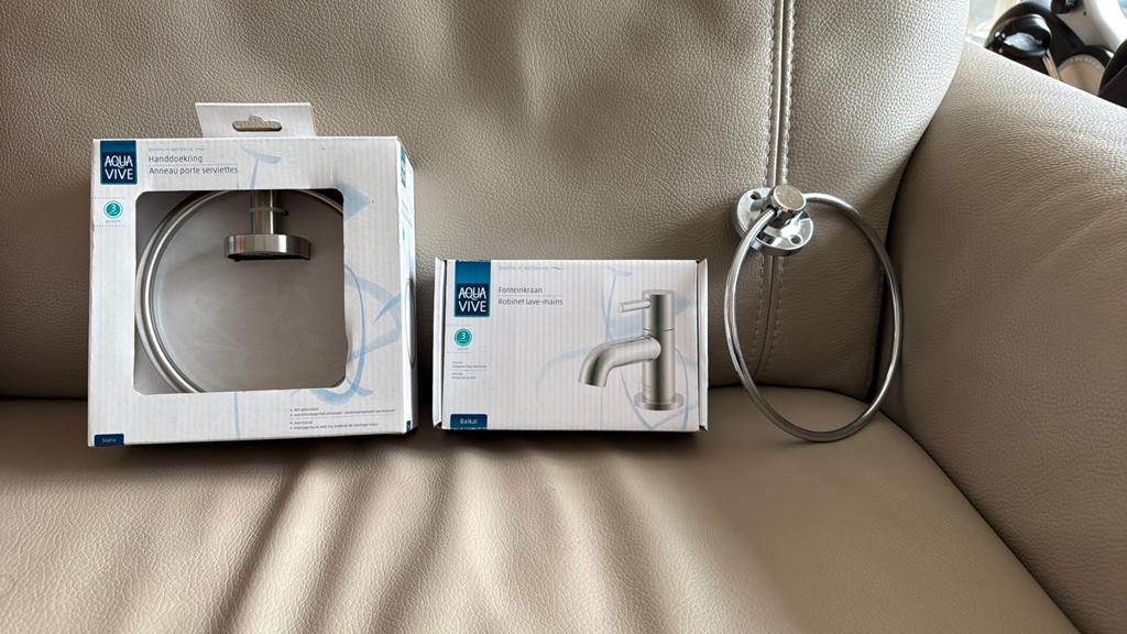 Set AquaVive: Fonteinkraan + 2 Handdoekringen (Nieuwstaat), Ophalen of Verzenden, Zo goed als nieuw, Chroom, Kraan