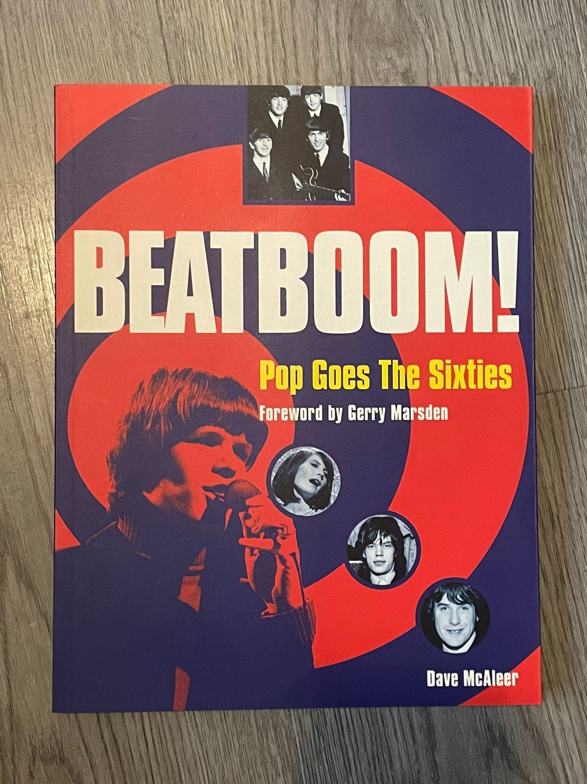 Boek beatboom pop goes the sixties, Ophalen of Verzenden