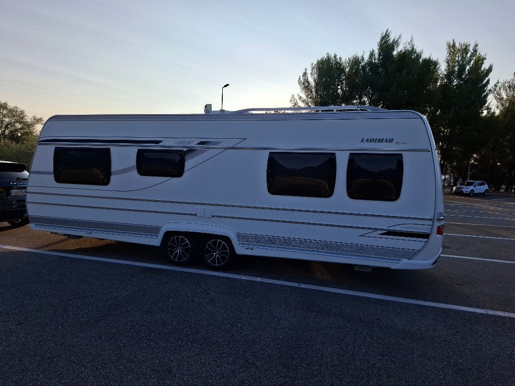rare belle fendt larimar 6m50 avec grande sdb, Caravanes & Camping, Grand lit, Jusqu'à 4, Particulier, Roue de secours