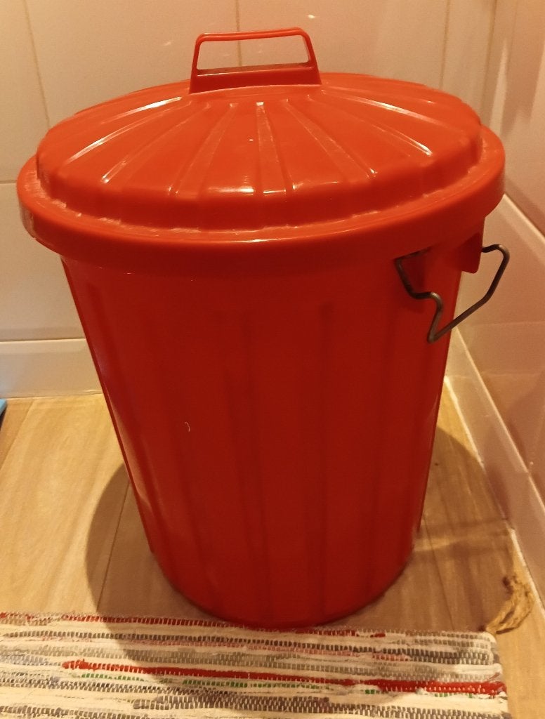 Poubelle rouge en plastique grand format, 50 – 75, Comme neuf, 40 litres ou plus, Enlèvement