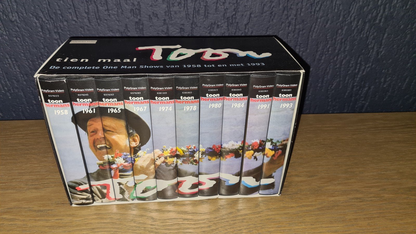 10 delige VHS reeks Toon Hermans, Cd's en Dvd's, Cd's | Humor en Cabaret, Ophalen, Zo goed als nieuw, Boxset