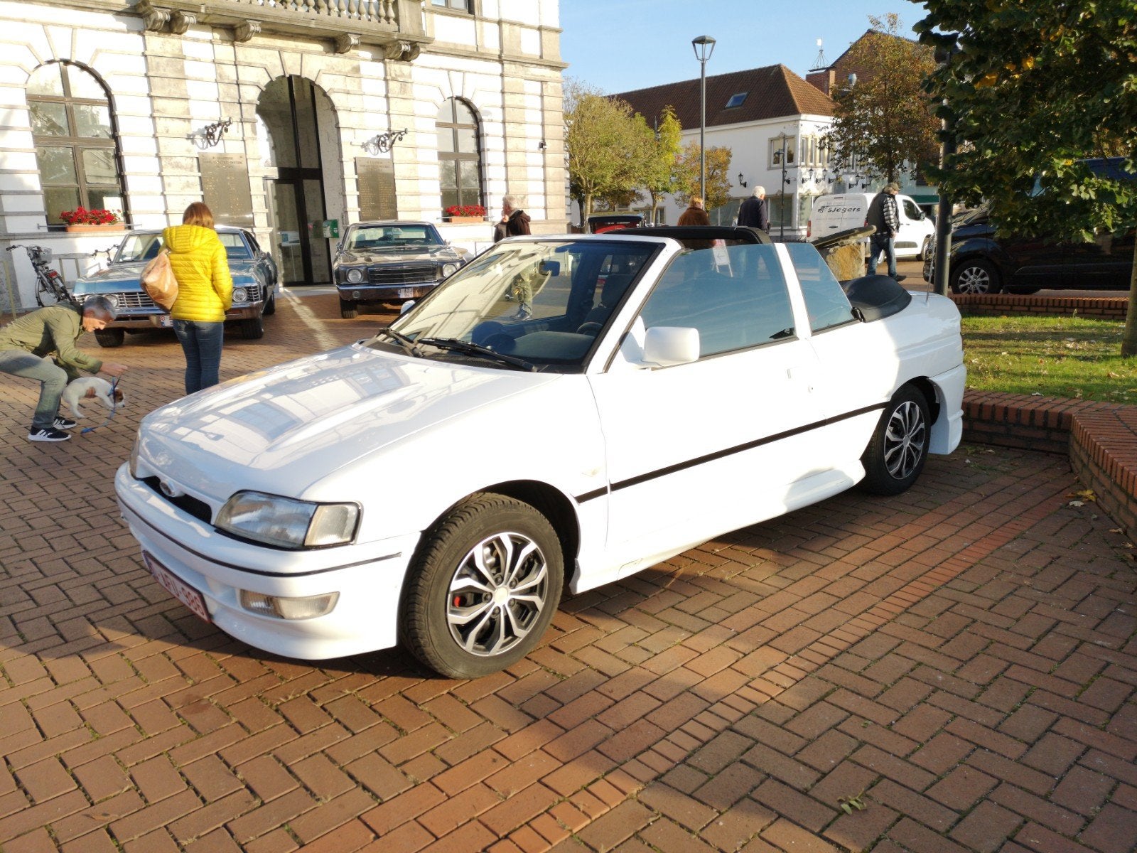 2 oldtimers Ford Escort VW Golf, foto 7