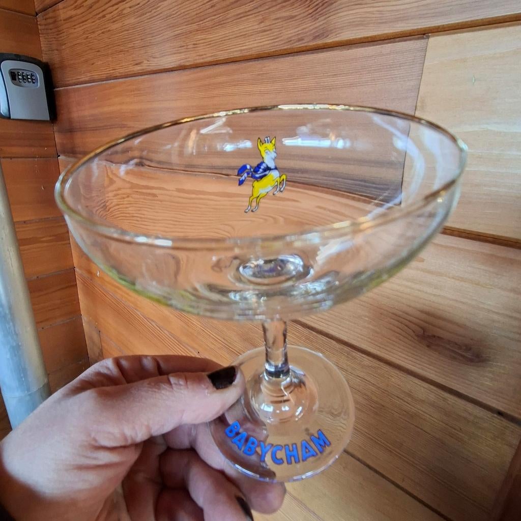 2 verres a Babycham, Collections