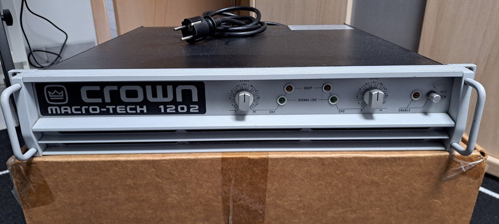 Crown Macro Tech 1202, Stereo