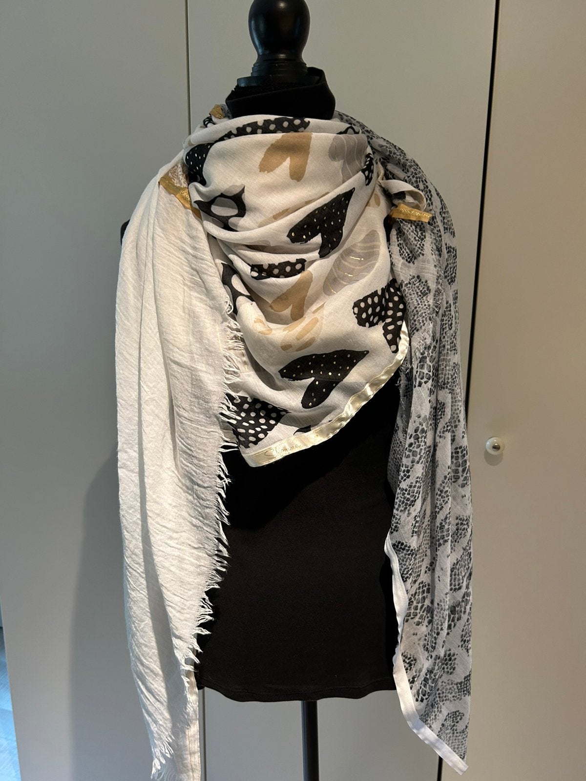 Foulard Shanna beige, noir et doré, Enlèvement ou Envoi, Comme neuf