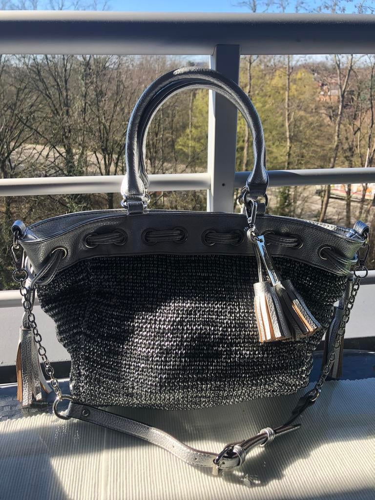 Zilverkleurige ruime handtas - Caroline Biss, Bijoux, Sacs & Beauté, Enlèvement, Comme neuf, Sac à main