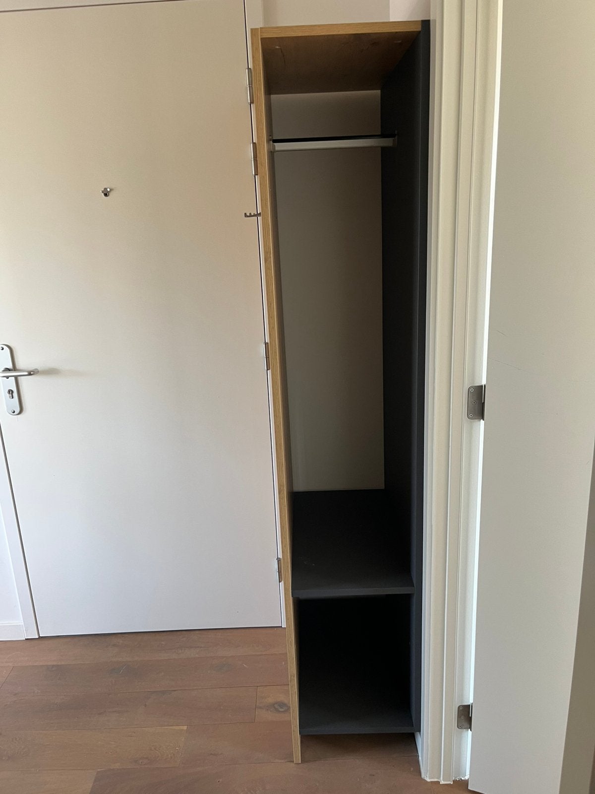 Compacte garderobekast ‘Asker’, Huis en Inrichting, Ophalen, Minder dan 50 cm, Zo goed als nieuw, 150 tot 200 cm