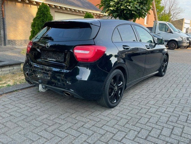 Mercedes-Benz A-klasse 200 URBAN NAVI PDC BI XENON, Auto's, Mercedes-Benz, Gebruikt, Leder en Stof, Zwart, 1595 cc