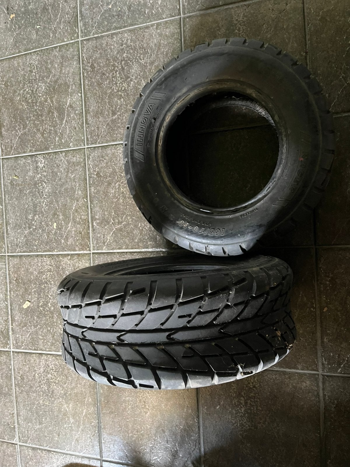 2 banden voor een quad, Motoren