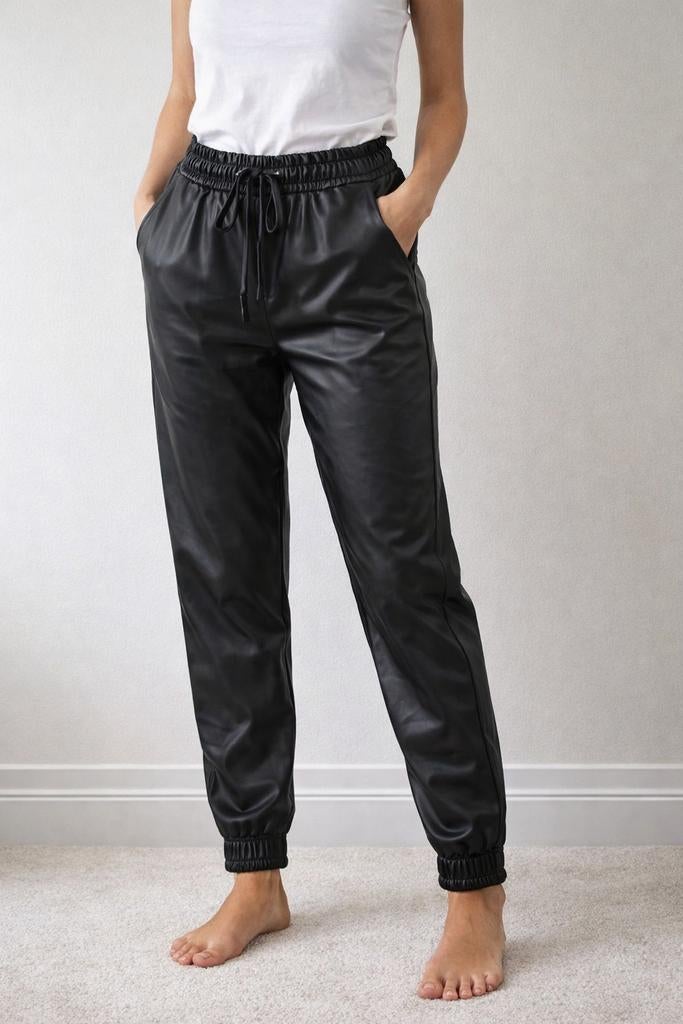 Nouveau pantalon en faux cuir noir S avec élastique, Vêtements | Femmes, Neuf, Enlèvement ou Envoi, Taille 36 (S), Issa plus