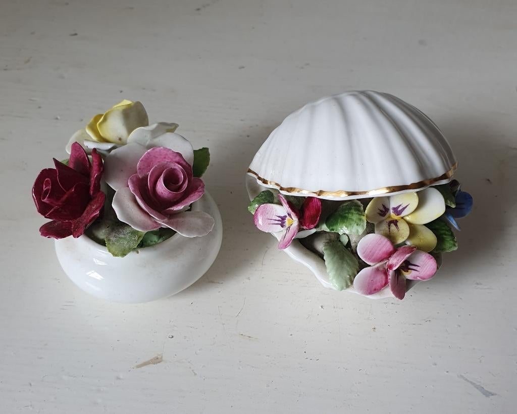 Twee Royal Doulton bloemstukjes - Bone China, Ophalen of Verzenden, Gebruikt
