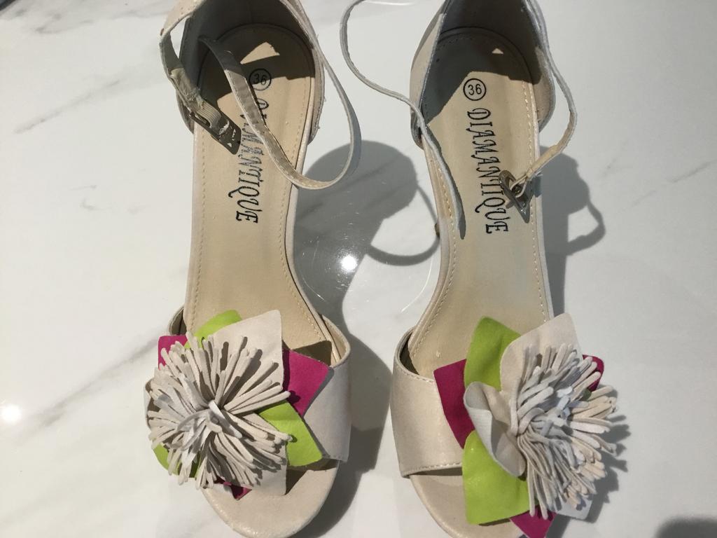Chaussure ouverte pointure 36, Vêtements | Femmes, Enlèvement, Comme neuf