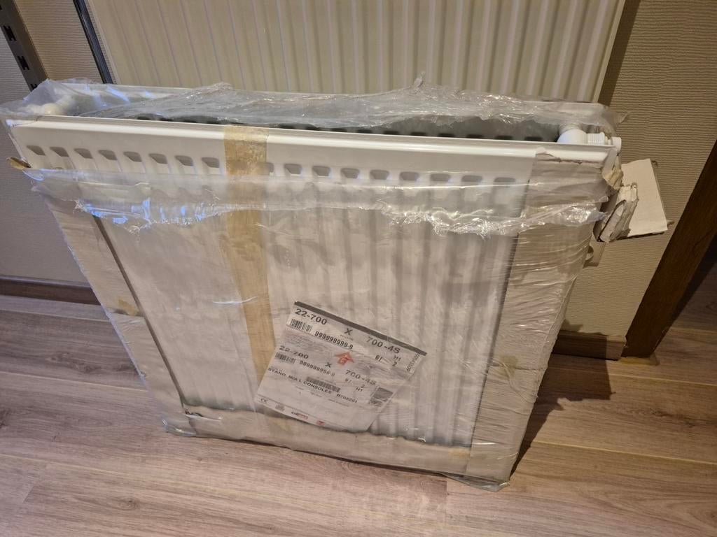 Radiateur 70x70 t22 4s neuf., Enlèvement, Radiateur