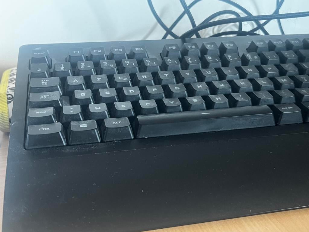 Logitech g 213 100%gaming keyboard, Computers en Software, Verzenden, Gaming toetsenbord, Azerty, Zo goed als nieuw