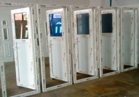 PORTE DE SERVICES EN PVC BLANCHE, Bricolage & Construction, Châssis & Portes coulissantes, Enlèvement, Neuf, Vitre comprise
