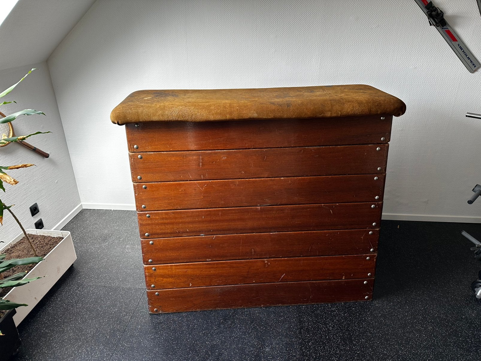 Ancien plinth de gymnastique bois massif 7 caissons, Sport en Fitness, Turnen, Ophalen, Gebruikt, Materiaal