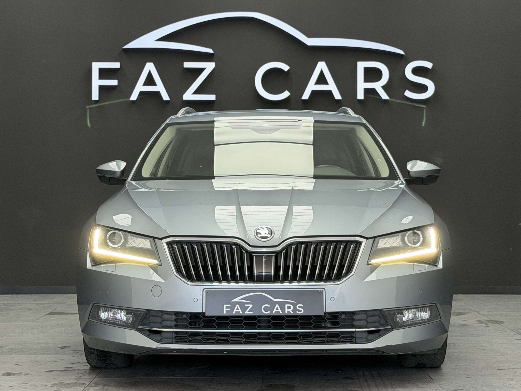 Skoda Superb SW 1.6 CR TDi GreenLine Style * CUIR + GPS + RE, Autos, Skoda, Cuir, Argent ou Gris, Achat, Euro 6