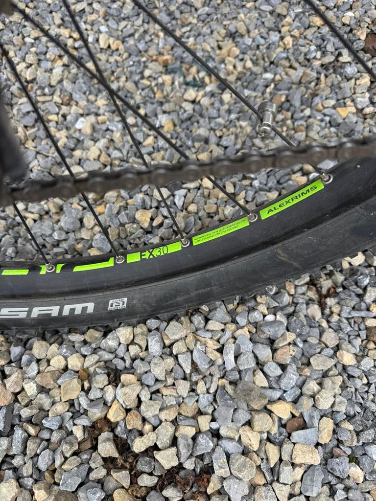 Mountenbike cube , elektrische, Fietsen en Brommers, Ophalen, Zo goed als nieuw