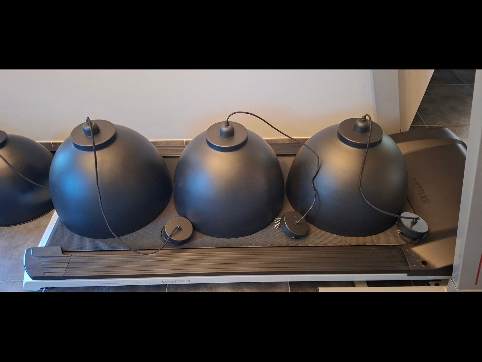 3 x hanglampen zwart binnenkant messing kleur, Huis en Inrichting, Ophalen, Zo goed als nieuw