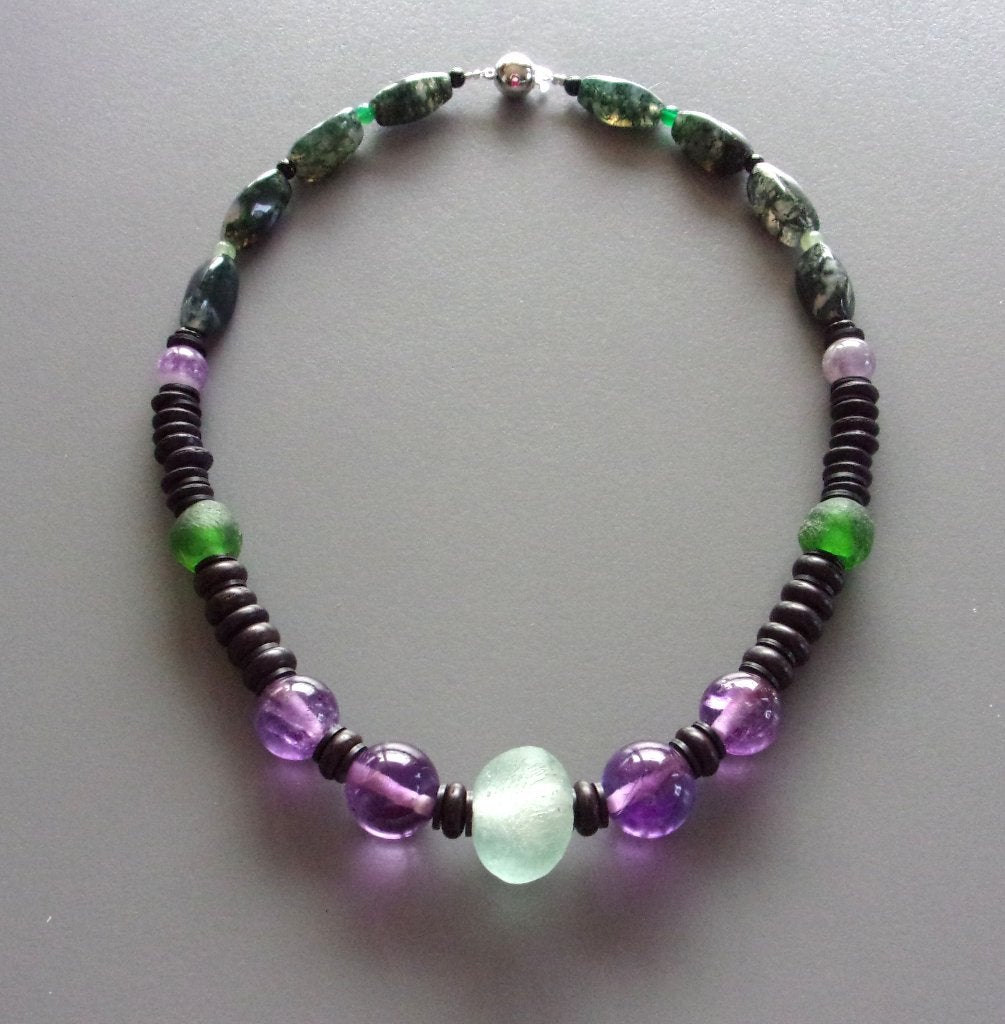 Ketting in paarse en groene glas met jade voor dames, Nieuw, Ophalen of Verzenden, Steen of Mineraal, Met edelsteen