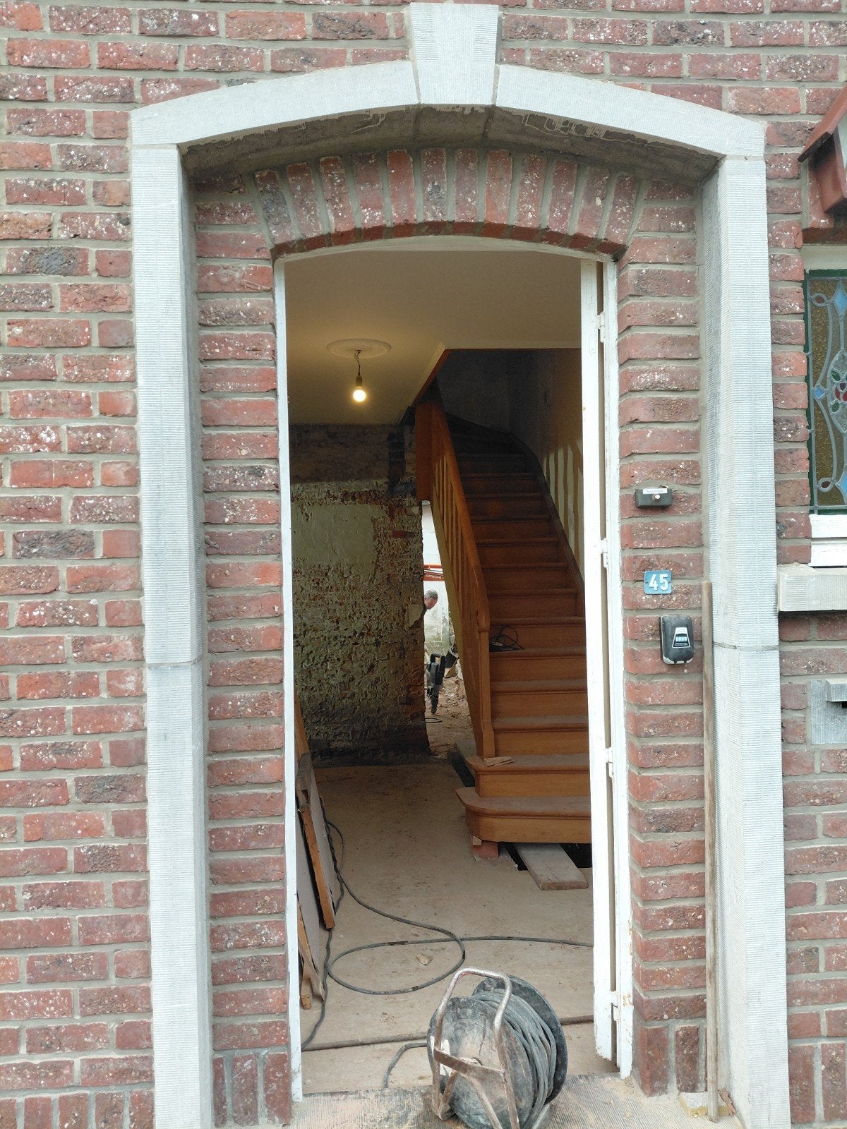 deur kader in blauwe hardsteen, Ophalen