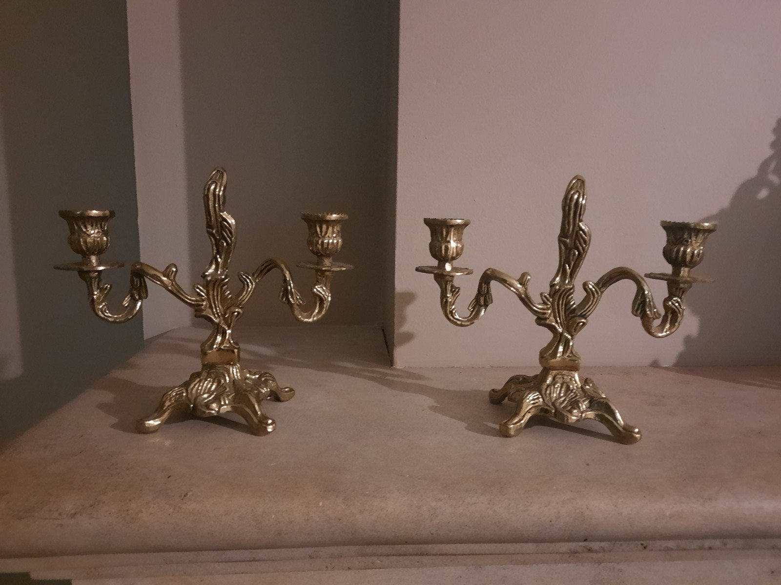 2 chandeliers, Enlèvement