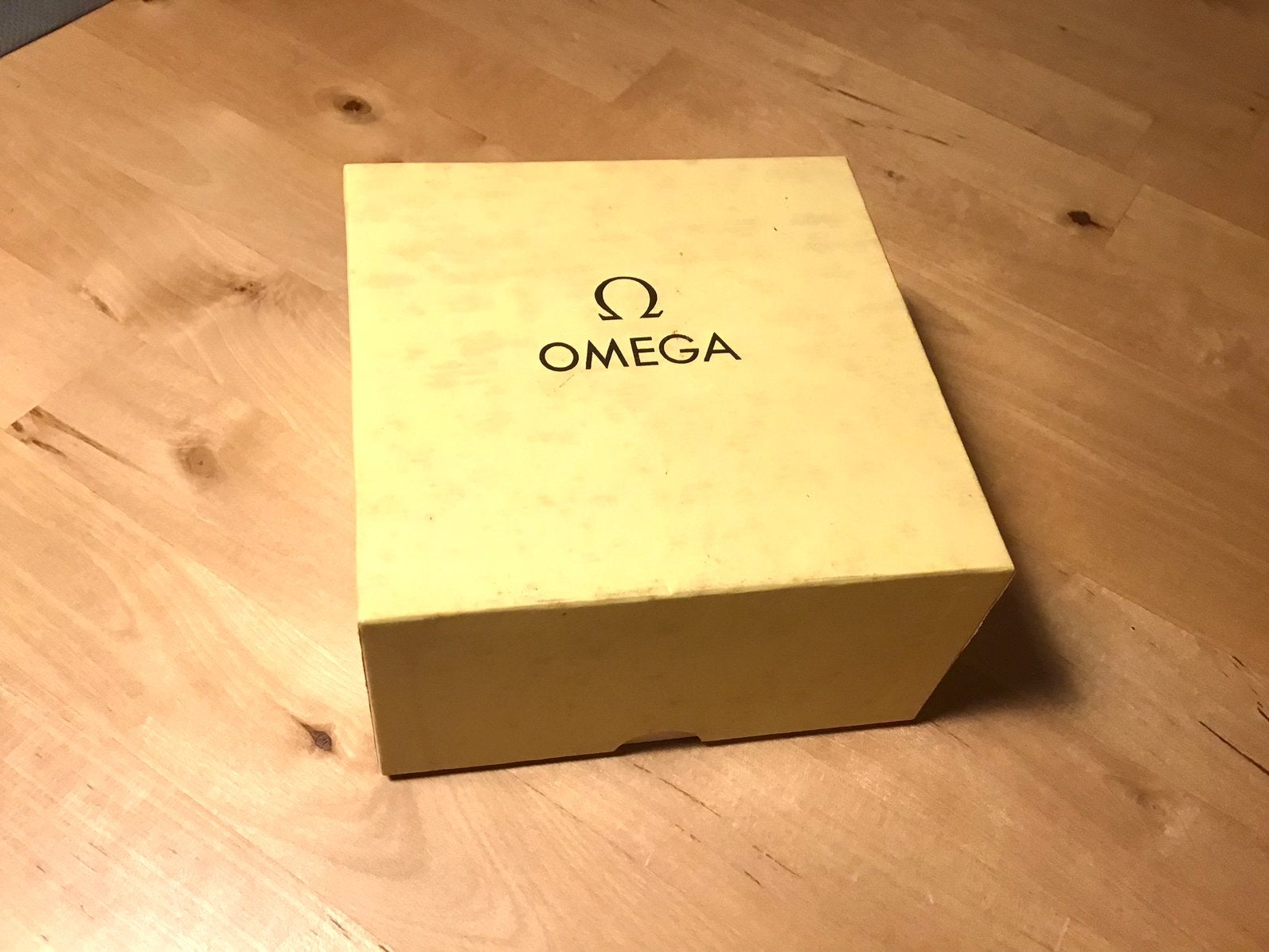 Boîte Omega vintage vide, boîte à montres jaune/or, Montre-bracelet, Enlèvement ou Envoi, Comme neuf, Autres matériaux