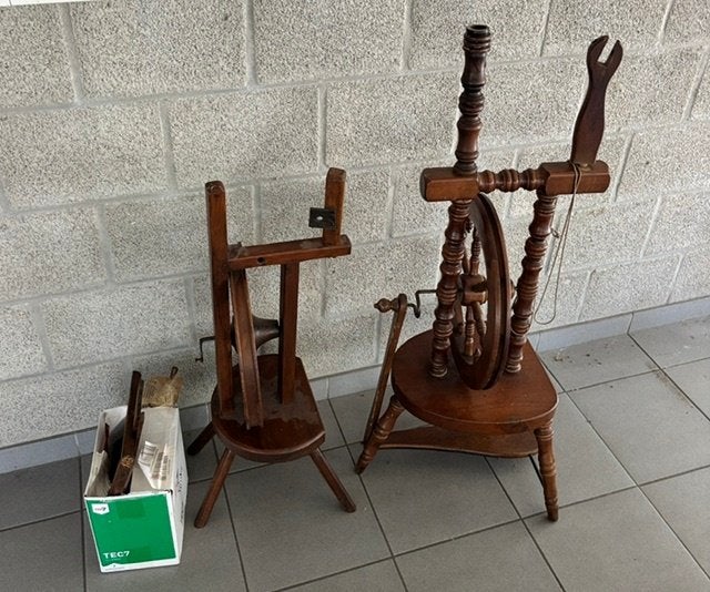 Klassiek Antiek Houten Spinnewiel, Hobby en Vrije tijd, Ophalen, Spinnewiel