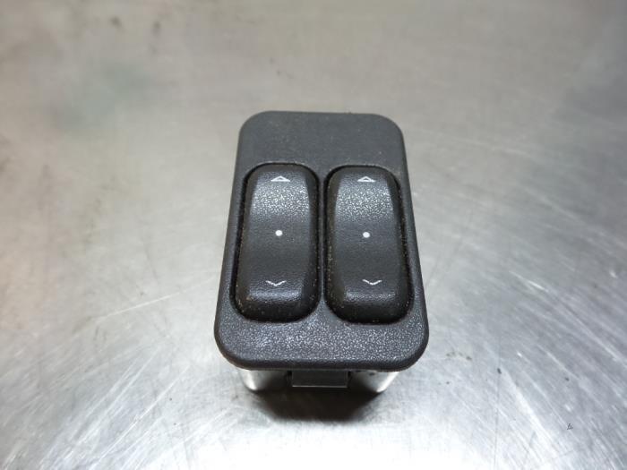 Commutateur vitre électrique d'un Opel Corsa (Corsa C 00-), -, Opel, 3 mois de garantie, Utilisé