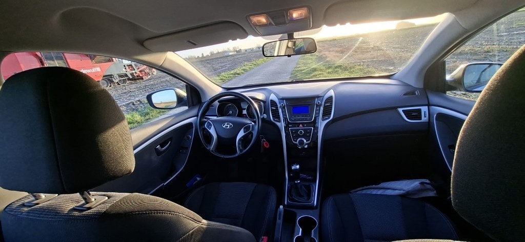 Hyundai i30 wagon 2015 1.4 benzine, Auto's, Voorwielaandrijving, 4 cilinders, Zilver of Grijs, Verwarmde buitenspiegels