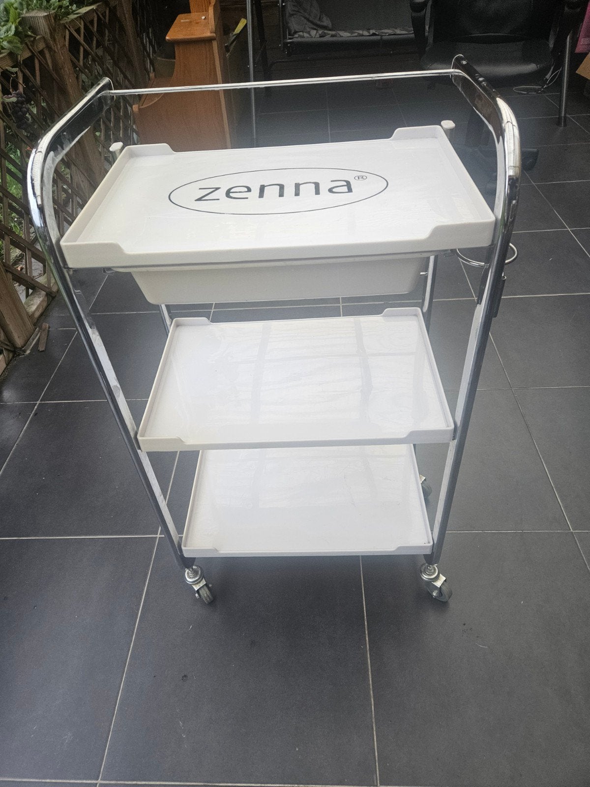 TABLE À ROULETTES EN TRÈS BON ÉTAT, Maison & Meubles, Enlèvement ou Envoi