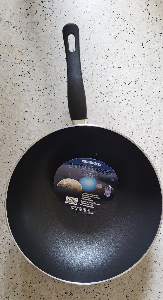 Neuf Wok noir en aluminium METEORA – antiadhésif Teflon, Maison & Meubles, Cuisine | Casseroles & Poêles, Enlèvement ou Envoi
