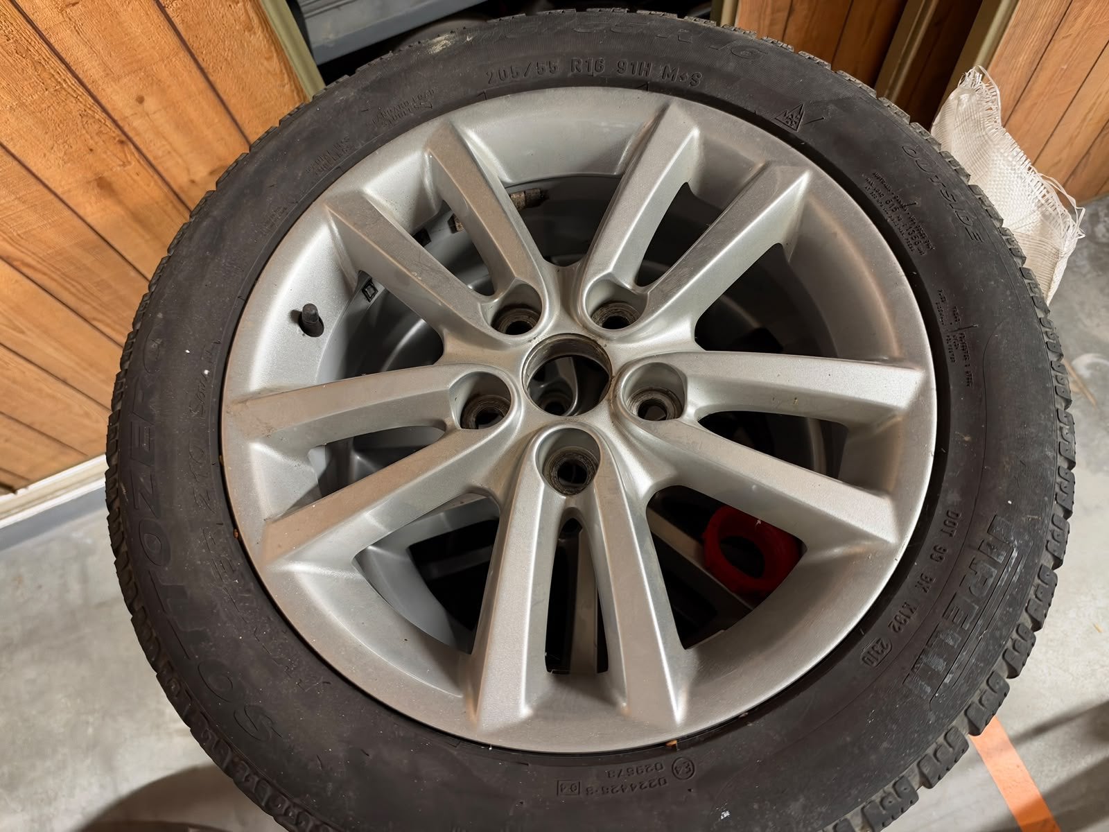 4 originele Toyota Auris velgen en banden 16 inch 205 55 16, Auto-onderdelen, Ophalen, 16 inch, 205 mm, All Season