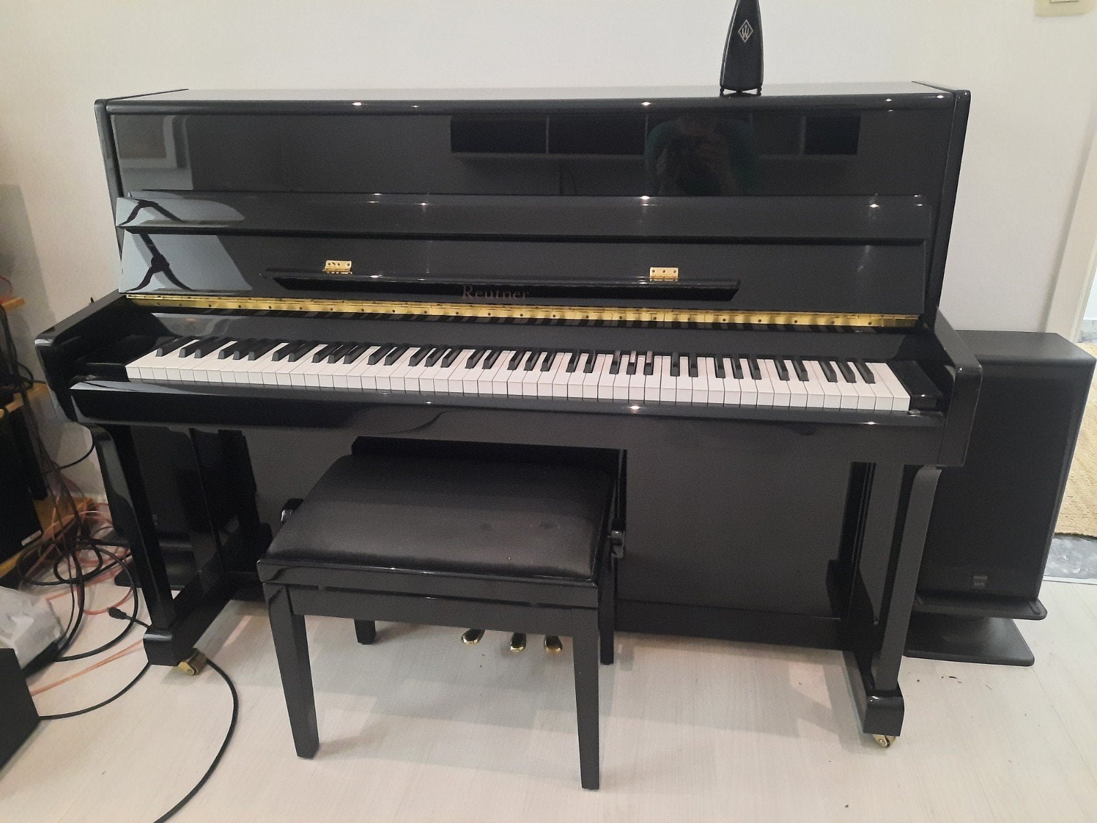 Piano droit reutner, Musique & Instruments, Pianos, Utilisé, Piano, Noir, Brillant, Enlèvement