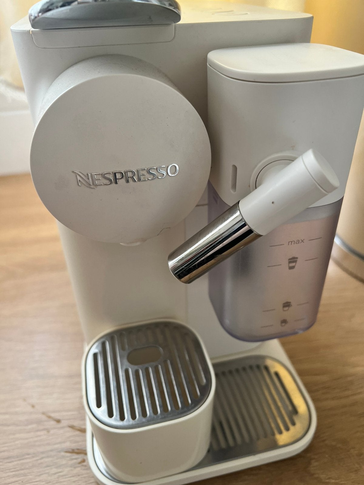 Nespresso De Longhi, Ophalen, Zo goed als nieuw, Koffiemachine, Koffiepads en cups