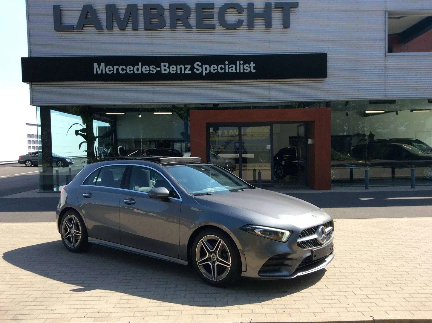 Mercedes-Benz A-CLASS 180 AMG line * PANO * NAVI * MULTIBEAM, Autos, 100 kW, Achat, Euro 6, Entreprise