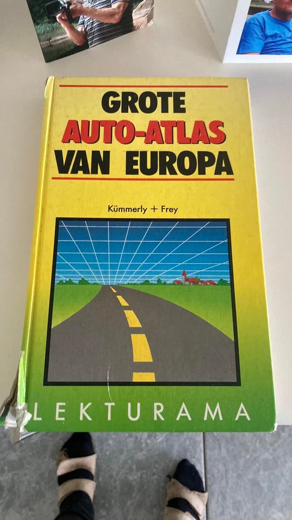 Grote auto-atlas van Europa, Boeken, Atlassen en Landkaarten, Ophalen of Verzenden, Zo goed als nieuw
