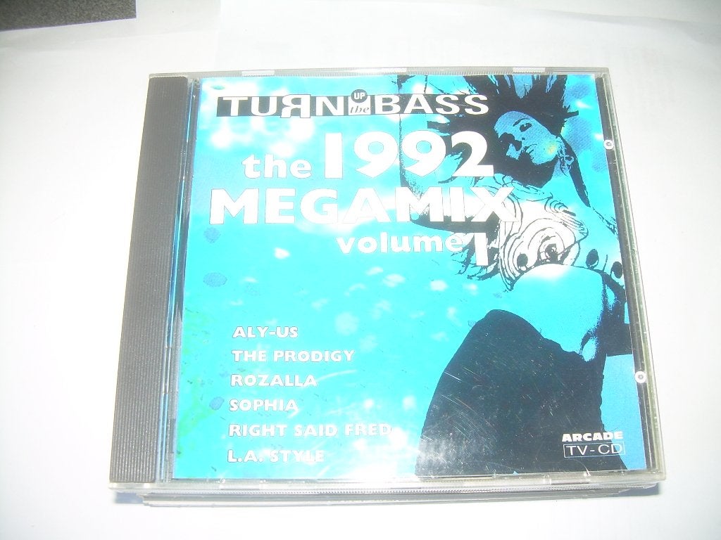 CD - TURN UP THE BASS - MEGAMIX 1992 VOL 1, Cd's en Dvd's, Ophalen of Verzenden, Zo goed als nieuw, Eerste persing, Verzamelalbum