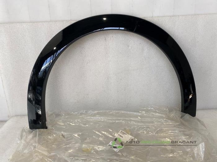 Extension garde-boue d'un Peugeot 208, Neuf, -, 3 mois de garantie, -