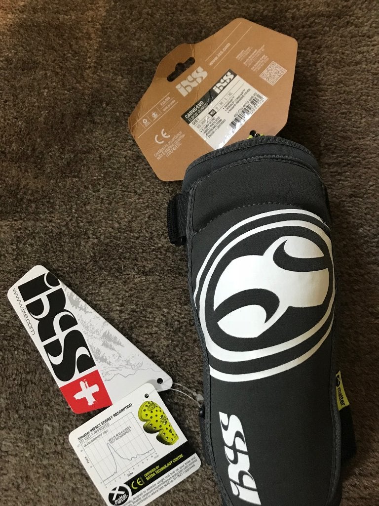 NIEUW   IXS Elleboog en Kniebeschermers MTB maat XS, Sport en Fitness, Wielrennen, Nieuw, Ophalen