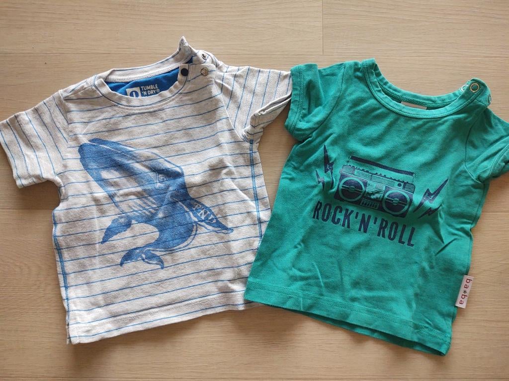 2 t-shirts - maat 62, Kinderen en Baby's, Ophalen of Verzenden