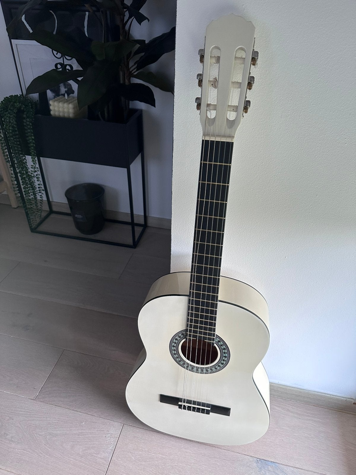 Guitare classique Freedom – Blanche – Très bel état, Musique & Instruments, Enlèvement, Comme neuf