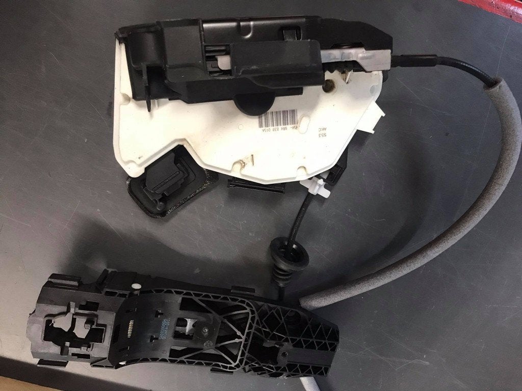 SERRURE DE PORTE ARRIÈRE GAUCHE Polo V (6R) (6R4839015A), Autos : Pièces & Accessoires, Utilisé, Arrière, Volkswagen