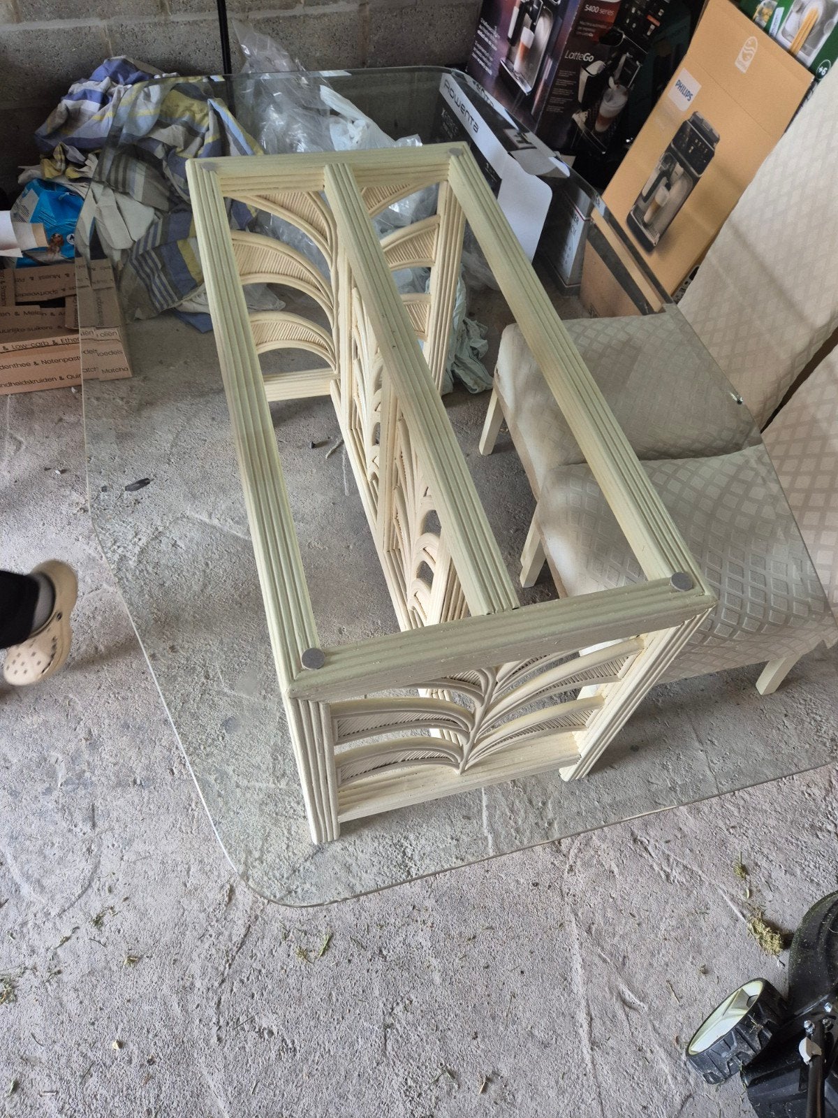 Glazen tafel met een houten tv kastje, Ophalen