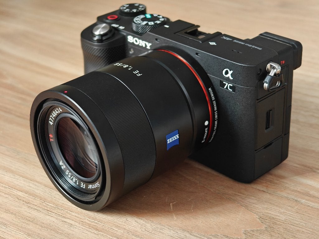 Sony A7C + Zeiss 55mm f/1.8 ZA – 223 clicks – Mint, Ophalen, Bluetooth, Zo goed als nieuw, Sony