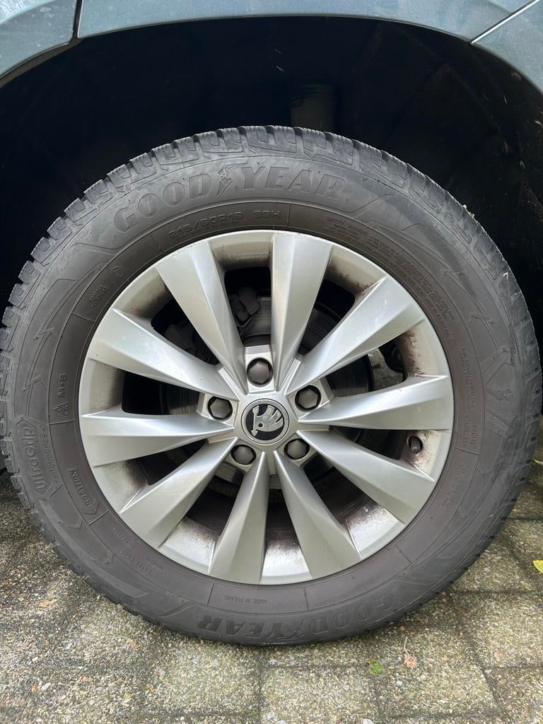Set Goodyear UltraGrip Performance+ Winterbanden 215/60 R16, Auto-onderdelen, Banden en Velgen, Ophalen, Velg(en), 16 inch, Winterbanden