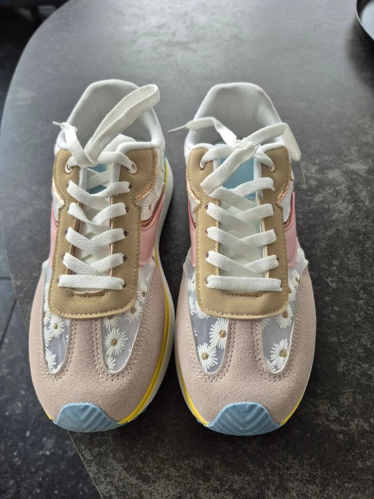 Mooie zomer sneaker! beige, blauw, rose, geel, bloemen, Kleding | Dames, Ophalen, Beige, Nieuw, Sneakers